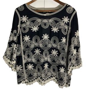 Very J Black White Embroidery Scalloped Hem/Sleeves Floral Round Neck Blouse M/L